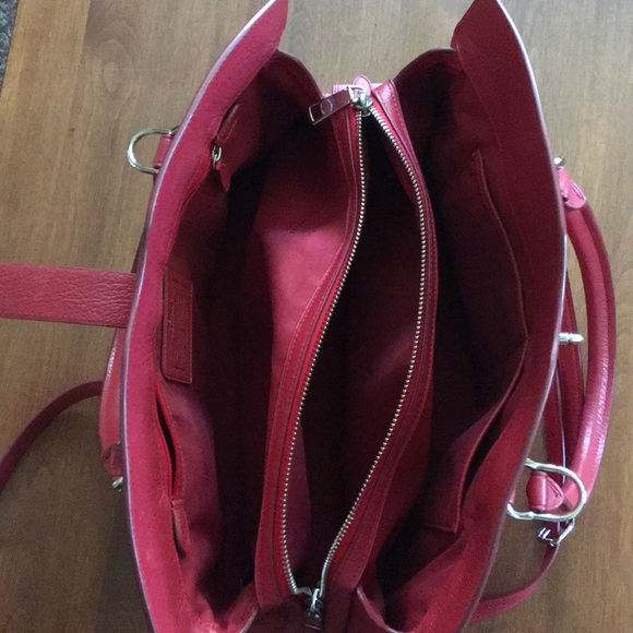 Beautiful Red Coach - Picture 3 of 7